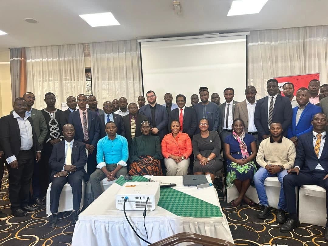 Miembros del Uganda Vice-Chancellors Forum con el equipo de Arxia y Vision Africa AI en Kampala.